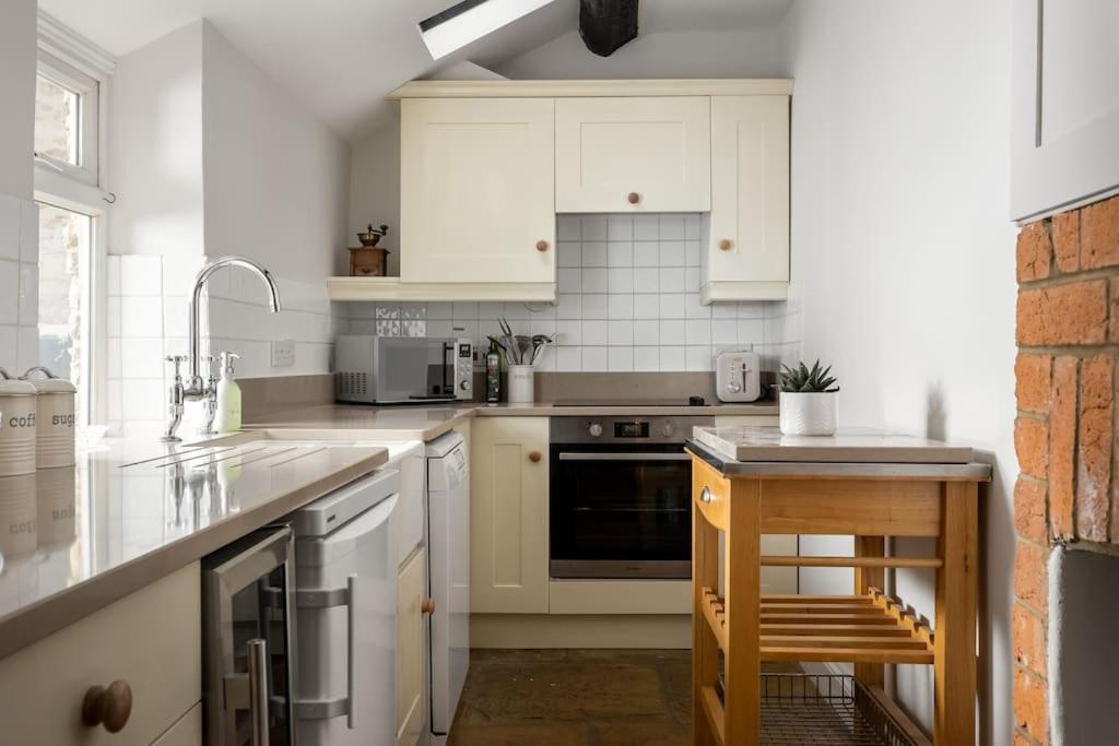 Charming 17Th Century Cotswold Cottage Adlestrop Екстериор снимка