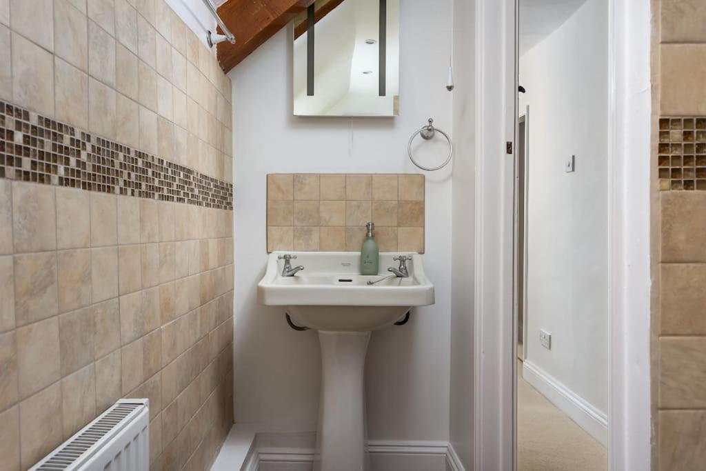 Charming 17Th Century Cotswold Cottage Adlestrop Екстериор снимка