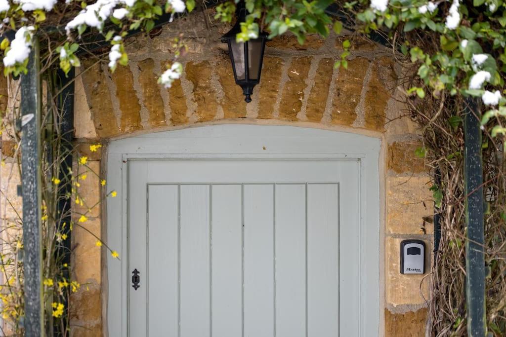 Charming 17Th Century Cotswold Cottage Adlestrop Екстериор снимка