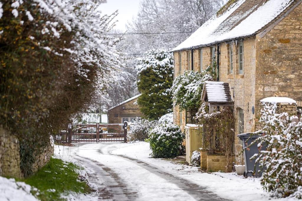 Charming 17Th Century Cotswold Cottage Adlestrop Екстериор снимка